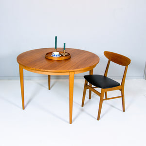RUNT MATBORD I TEAK