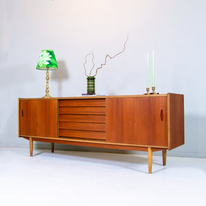 SIDEBOARD I TEAK, "TRIO", NILS JONSSON, BRA BOHAG, TROEDS